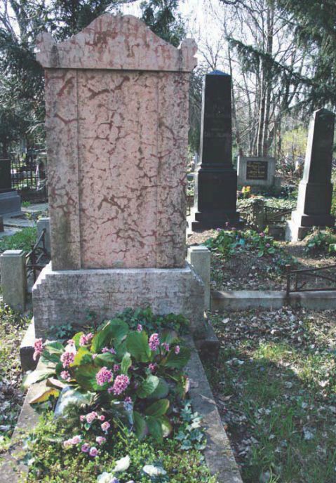 Kolmár József síremléke Révkomáromban