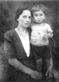 Édesanyámmal 1928-ban