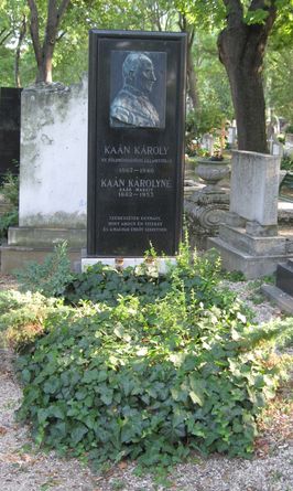 Kaán Károly sírja a Farkasréti temetőben
