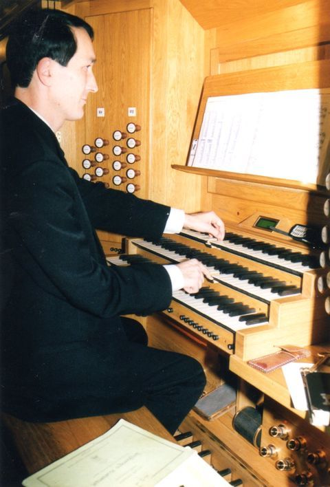 Az orgona mellett