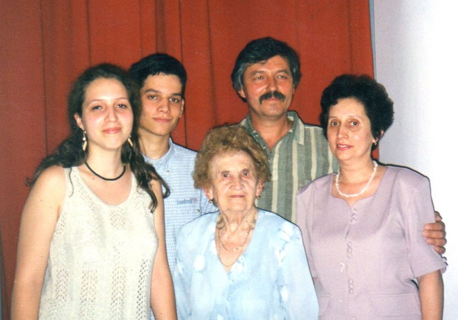 Anyukám 80. születésnapján, 1999-ben férjemmel és gyermekeimmel
