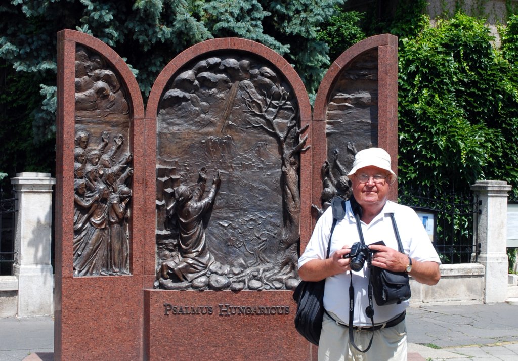 Kecskeméten, a Kodály Zoltán születésének 125. évfordulóján felavatott Psalmus Hungaricus emlékműnél