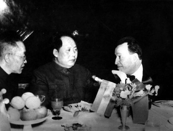 Mao Ce-tung kínai elnök és Safrankó Emánuel magyar nagykövet