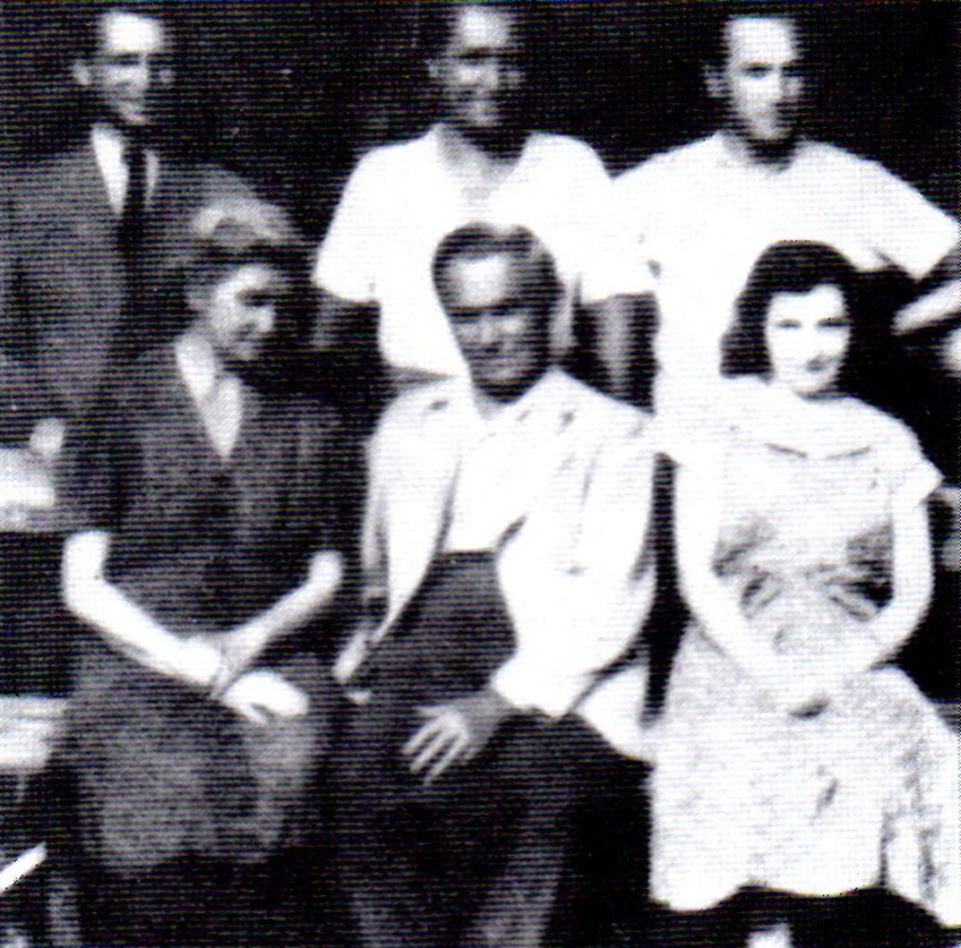 Szüleimmel és három bátyámmal az 1930-as évek közepén
