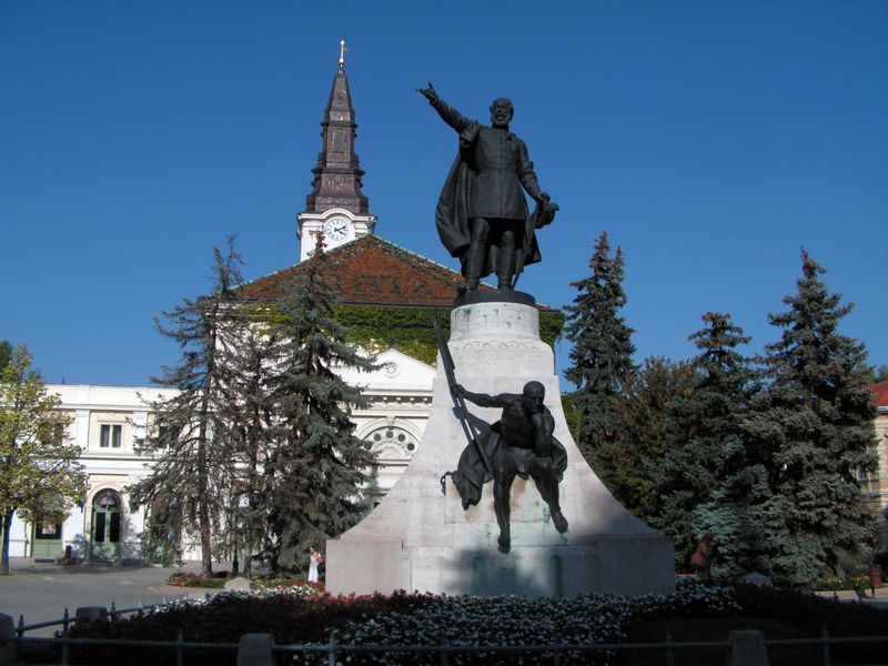 Telcs Ede szobrászművész Kossuth-szobra, melyet 1906. július 1-jén avatták fel Kecskeméten