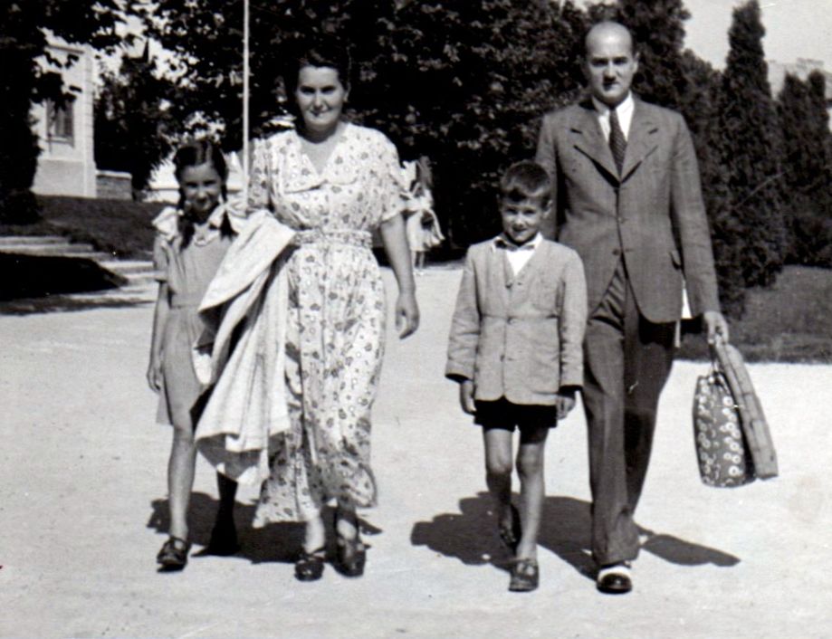 Szüleimmel és nővéremmel Hévízen, 1948 szeptemberében 