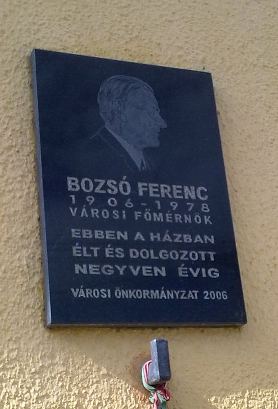 Édesapám születésének 100. évfordulóján szülőházunk falán emléktáblát helyezett el a kalocsai önkormányzat