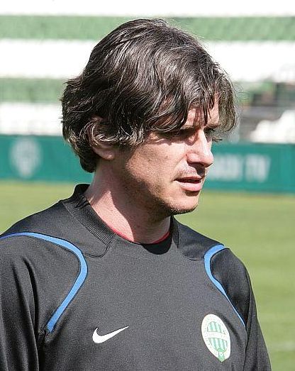 Zoran Kuntić bunyevác származású szerbiai labdarúgó, labdarúgóedző, a Kecskeméti TE korábbi játékosa