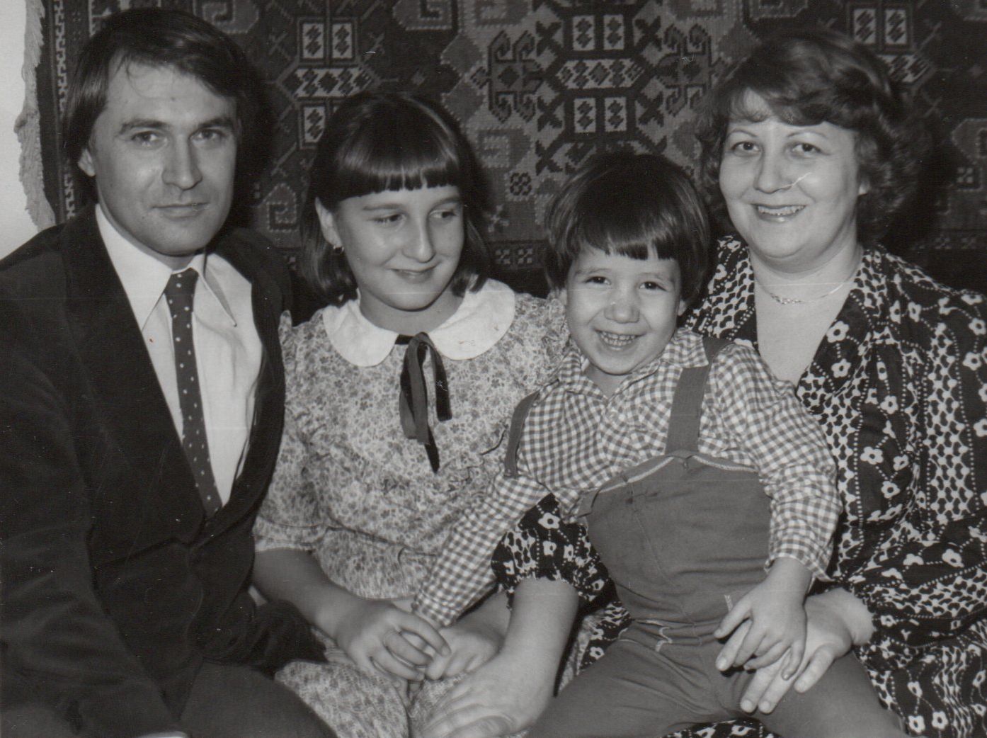 Feleségével és két gyermekükkel az 1980-as évek elején